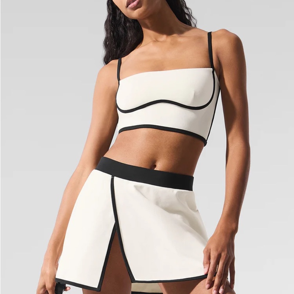Used: ALO Yoga Airbrush Streamlined Skirt